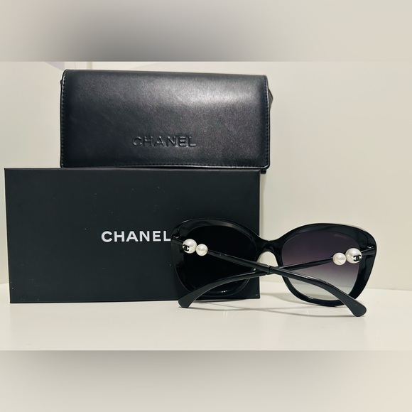Chanel: Pearl Sunglasses, Square, Black - Picture 1 of 8
